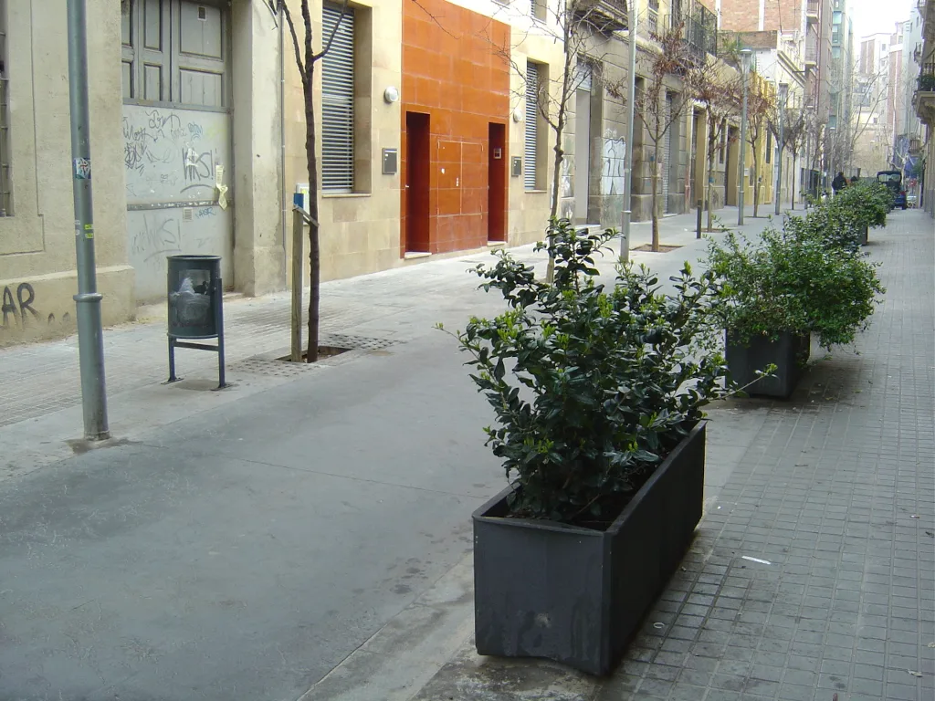 Hormigón estampado en Passatge Tassó, Barcelona, obra de Pavindus